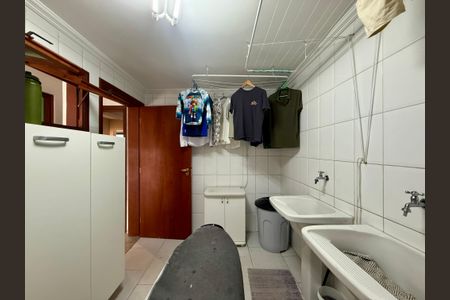 Casa de condomínio à venda com 397m², 4 quartos e 4 vagasÁrea de Serviço