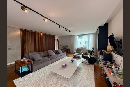 Casa de condomínio à venda com 397m², 4 quartos e 4 vagasSala