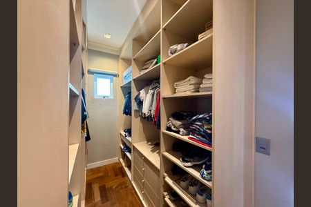 Casa de condomínio à venda com 397m², 4 quartos e 4 vagasCloset Suíte 1