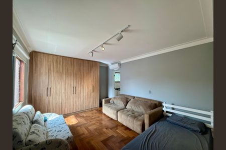 Casa de condomínio à venda com 397m², 4 quartos e 4 vagasSuíte 2