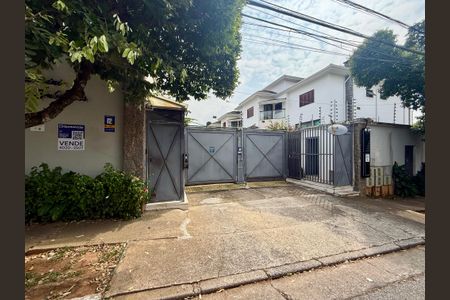 Casa de condomínio à venda com 397m², 4 quartos e 4 vagasFachada Condomínio 