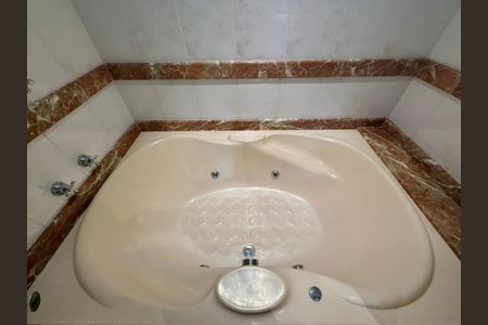 Casa de condomínio à venda com 397m², 4 quartos e 4 vagasBanheiro Suíte 4