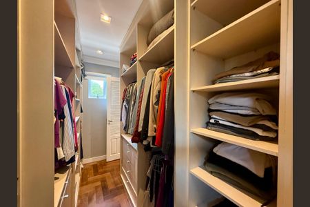 Casa de condomínio à venda com 397m², 4 quartos e 4 vagasCloset Suíte 4