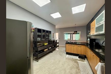 Casa de condomínio à venda com 397m², 4 quartos e 4 vagasCozinha 