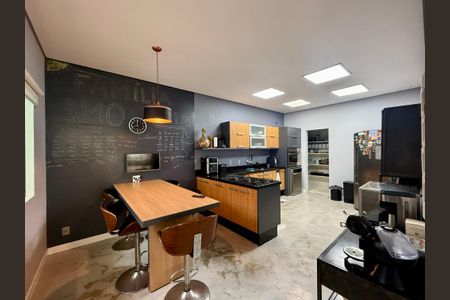 Casa de condomínio à venda com 397m², 4 quartos e 4 vagasCozinha 