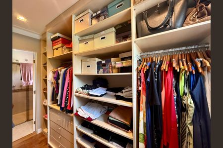 Casa de condomínio à venda com 397m², 4 quartos e 4 vagasCloset Suíte 4
