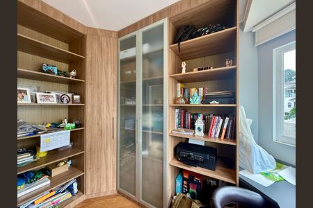 Casa de condomínio à venda com 397m², 4 quartos e 4 vagasEscritório 