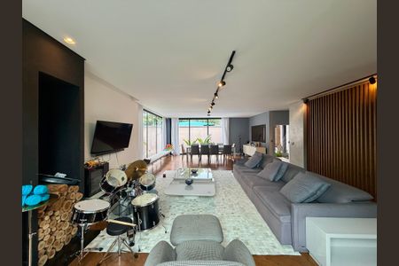 Casa de condomínio à venda com 397m², 4 quartos e 4 vagasSala