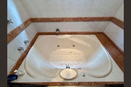 Casa de condomínio à venda com 397m², 4 quartos e 4 vagasBanheiro Suíte 1
