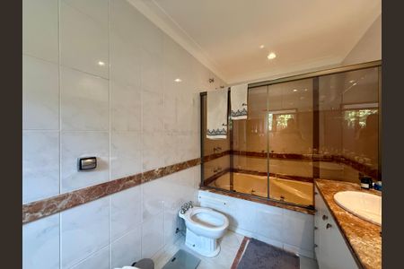Casa de condomínio à venda com 397m², 4 quartos e 4 vagasBanheiro Suíte 4