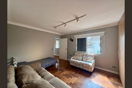Casa de condomínio à venda com 397m², 4 quartos e 4 vagasSuíte 2