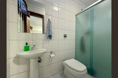 Casa de condomínio à venda com 397m², 4 quartos e 4 vagasBanheiro de Serviço