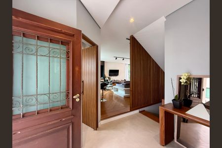 Casa de condomínio à venda com 397m², 4 quartos e 4 vagasEntrada Casa