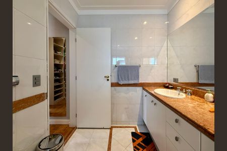 Casa de condomínio à venda com 397m², 4 quartos e 4 vagasBanheiro Suíte 1