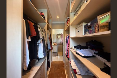 Casa de condomínio à venda com 397m², 4 quartos e 4 vagasCloset Suíte 4