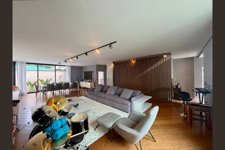 Casa de condomínio à venda com 397m², 4 quartos e 4 vagasSala