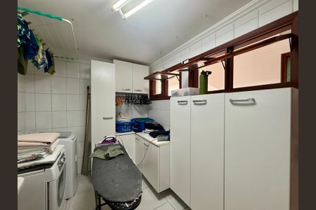 Casa de condomínio à venda com 397m², 4 quartos e 4 vagasÁrea de Serviço
