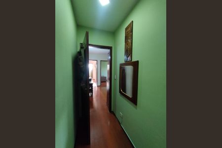 Casa à venda com 315m², 3 quartos e 3 vagasCorredor 