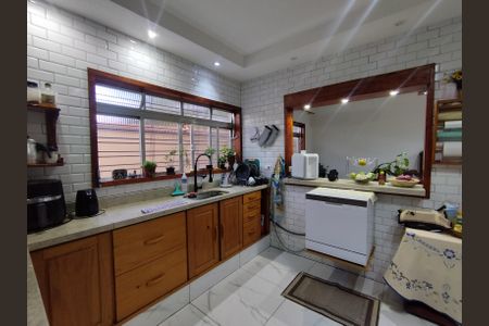 Casa à venda com 315m², 3 quartos e 3 vagasCozinha - Armários