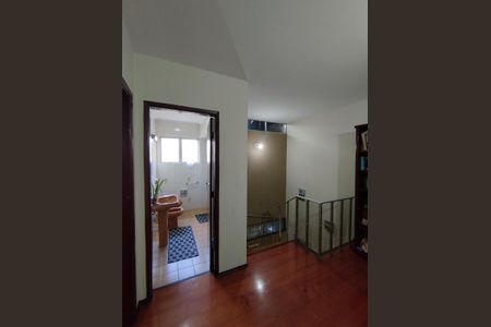 Casa à venda com 315m², 3 quartos e 3 vagasCorredor 