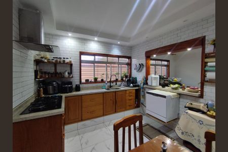Casa à venda com 315m², 3 quartos e 3 vagasCozinha - Armários