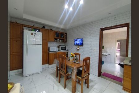 Casa à venda com 315m², 3 quartos e 3 vagasCozinha - Armários