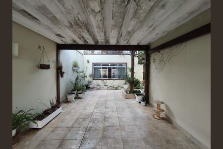 Garagem de casa à venda com 3 quartos, 315m² em Vila Gumercindo, São Paulo