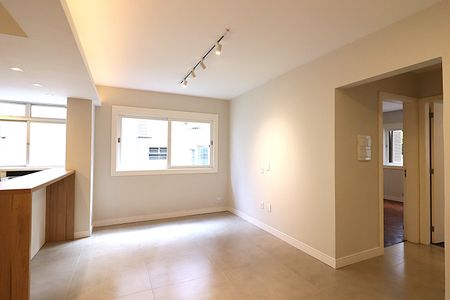 Sala de apartamento à venda com 2 quartos, 67m² em Petrópolis, Porto Alegre