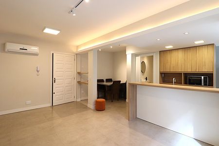 Sala de apartamento à venda com 2 quartos, 67m² em Petrópolis, Porto Alegre