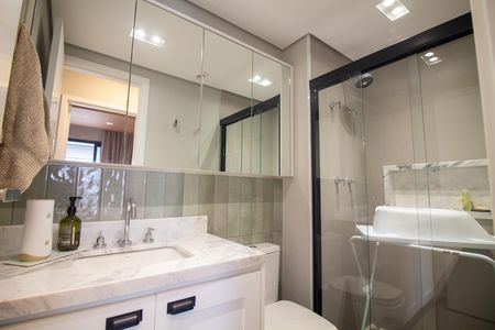 Banheiro de apartamento à venda com 2 quartos, 64m² em Vila Cordeiro, São Paulo