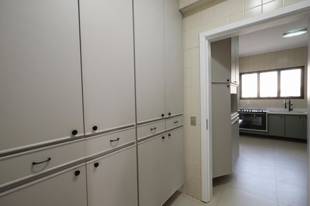 Apartamento à venda com 232m², 5 quartos e 3 vagasArmários Cozinha  
