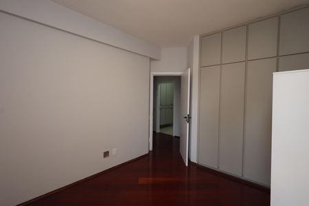 Apartamento à venda com 232m², 5 quartos e 3 vagasQuarto 2