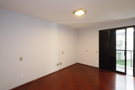 Apartamento à venda com 232m², 5 quartos e 3 vagasSuíte 2