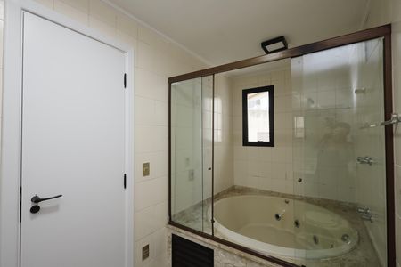 Apartamento à venda com 232m², 5 quartos e 3 vagasBanheiro da Suíte 2