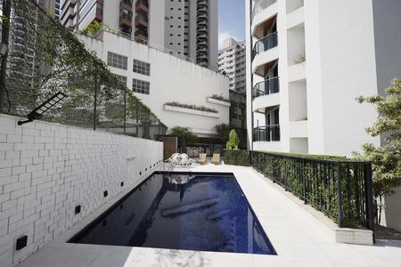 Apartamento à venda com 232m², 5 quartos e 3 vagasÁrea comum - Piscina