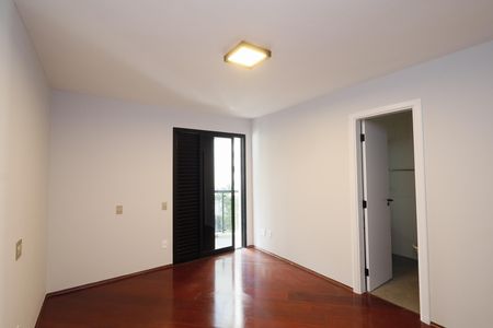 Apartamento à venda com 232m², 5 quartos e 3 vagasSuíte 2