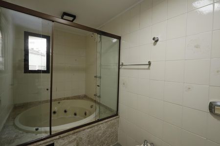Apartamento à venda com 232m², 5 quartos e 3 vagasBanheiro da Suíte 2