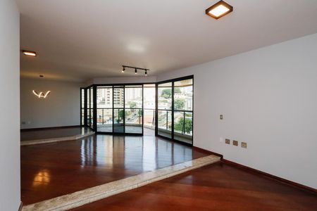 Apartamento à venda com 232m², 5 quartos e 3 vagas Apartamento à venda com 232m², 5 quartos e 3 vagasSala
