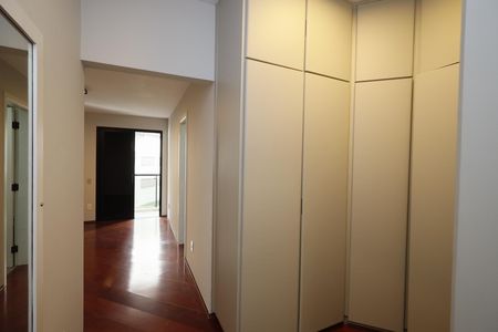 Apartamento à venda com 232m², 5 quartos e 3 vagasCloset