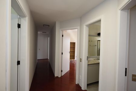 Apartamento à venda com 232m², 5 quartos e 3 vagasCorredor