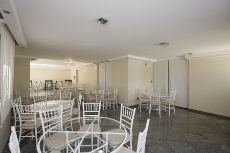 Apartamento à venda com 232m², 5 quartos e 3 vagasÁrea comum - Salão de festas
