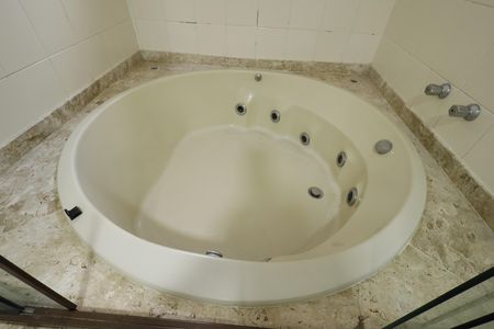 Apartamento à venda com 232m², 5 quartos e 3 vagasBanheiro da Suíte 2