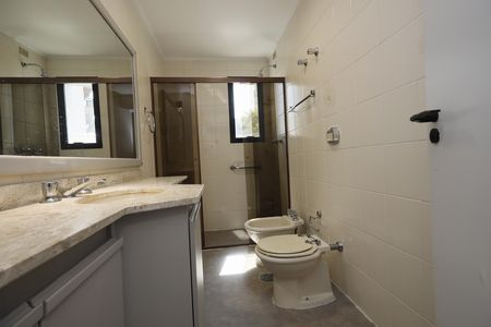 Apartamento à venda com 232m², 5 quartos e 3 vagasBanheiro 4