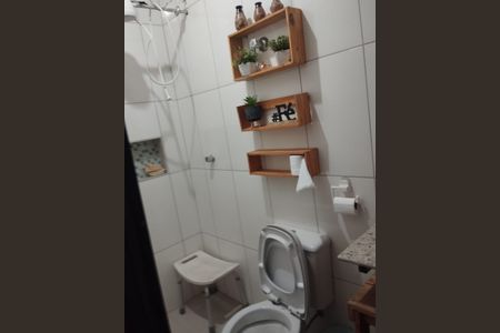 Casa à venda com 260m², 3 quartos e 2 vagas Casa à venda com 260m², 3 quartos e 2 vagasBanheiro