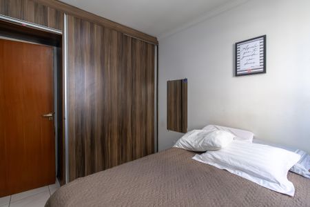 Apartamento à venda com 80m², 3 quartos e 2 vagasQuarto 2