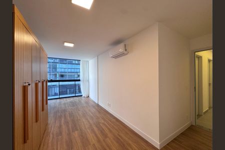Apartamento à venda com 98m², 3 quartos e 2 vagas Apartamento à venda com 98m², 3 quartos e 2 vagasSuite