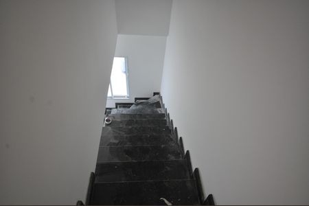 Casa para alugar com 80m², 3 quartos e 1 vagaEscada