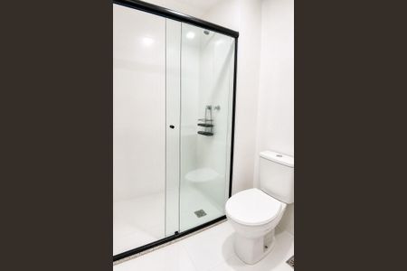 Banheiro de kitnet/studio para alugar com 1 quarto, 27m² em Bela Vista, São Paulo