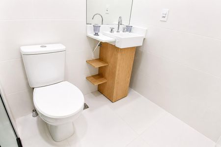 Banheiro de kitnet/studio para alugar com 1 quarto, 27m² em Bela Vista, São Paulo