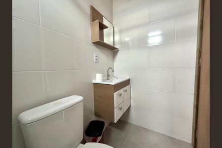 Banheiro  de kitnet/studio para alugar com 1 quarto, 40m² em Alto Ribeirão Leste, Florianópolis